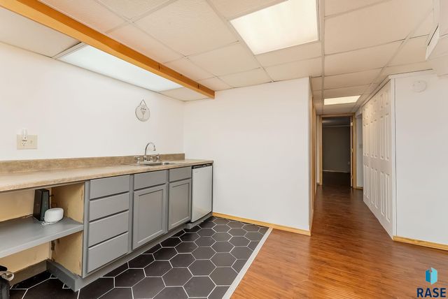 5104 W 38th St Street, Sioux Falls, SD 57106