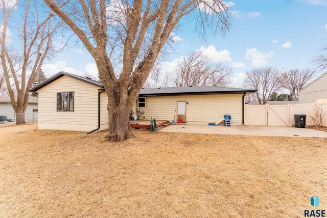 5104 W 38th St Street, Sioux Falls, SD 57106