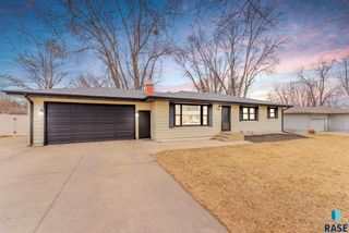 5104 W 38th St Street, Sioux Falls, SD 57106