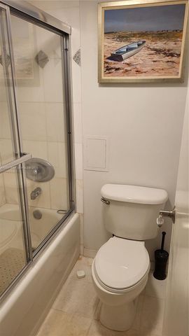 3475 N Country Club Drive 409, Aventura, FL 33180