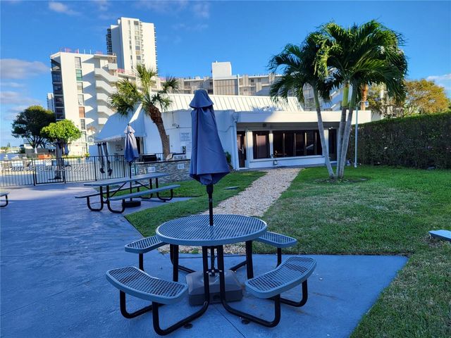 3475 N Country Club Drive 409, Aventura, FL 33180