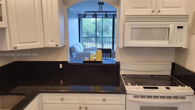 3475 N Country Club Drive 409, Aventura, FL 33180