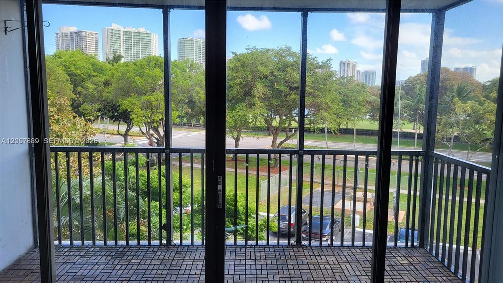 3475 N Country Club Drive 409, Aventura, FL 33180