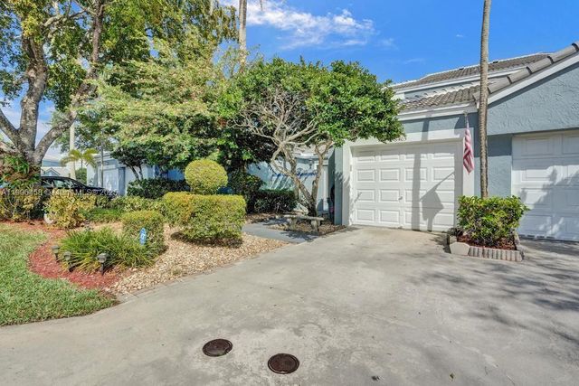 8465 Waterford Cir, Tamarac, FL 33321