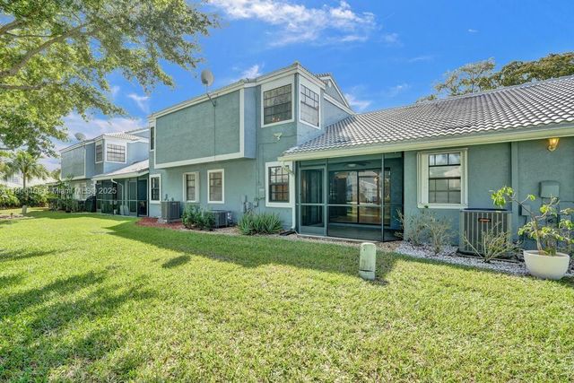 8465 Waterford Cir, Tamarac, FL 33321