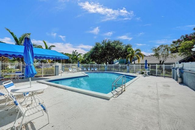 8465 Waterford Cir, Tamarac, FL 33321