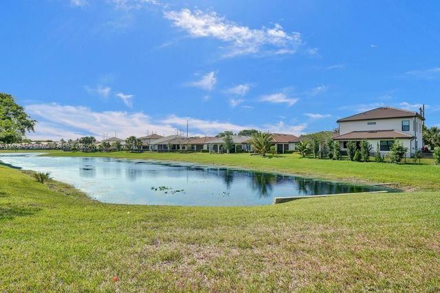 8465 Waterford Cir, Tamarac, FL 33321