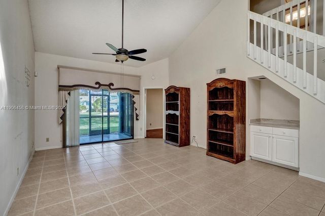 8465 Waterford Cir, Tamarac, FL 33321