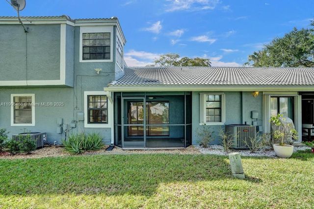 8465 Waterford Cir, Tamarac, FL 33321