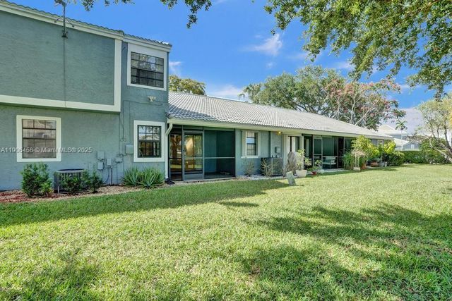 8465 Waterford Cir, Tamarac, FL 33321