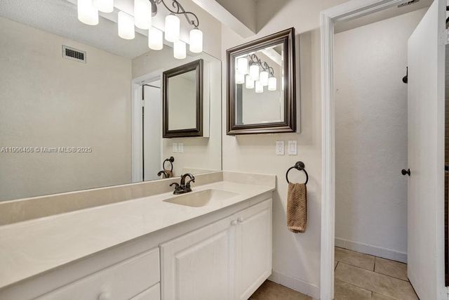 8465 Waterford Cir, Tamarac, FL 33321