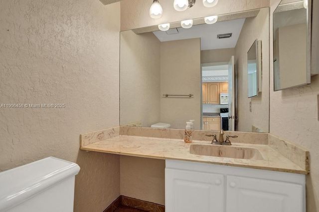 8465 Waterford Cir, Tamarac, FL 33321