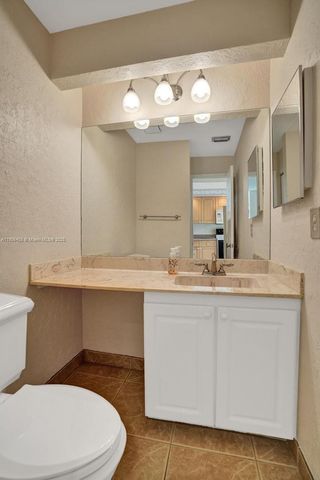 8465 Waterford Cir, Tamarac, FL 33321