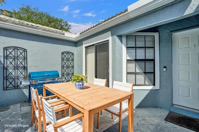 8465 Waterford Cir, Tamarac, FL 33321