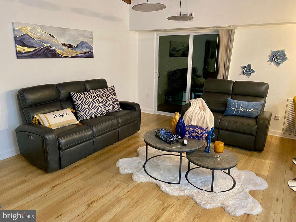 11354 CHERRY HILL RD #1X301, Beltsville, MD 20705