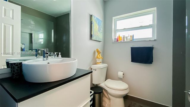 7105 NW 73rd Ave, Tamarac, FL 33321