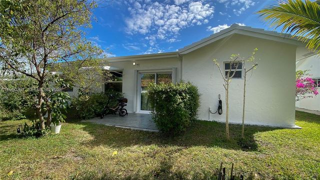 7105 NW 73rd Ave, Tamarac, FL 33321