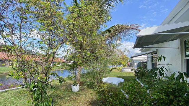 7105 NW 73rd Ave, Tamarac, FL 33321