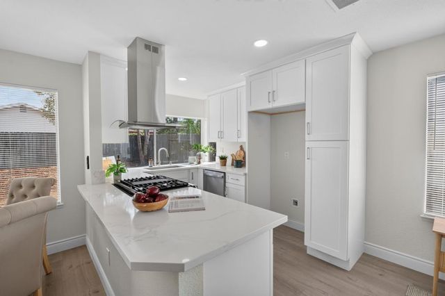 7828 Rockhurst Way, Sacramento, CA 95828