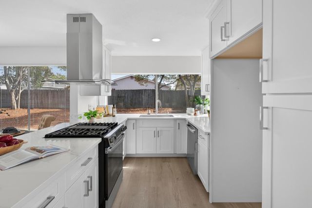 7828 Rockhurst Way, Sacramento, CA 95828