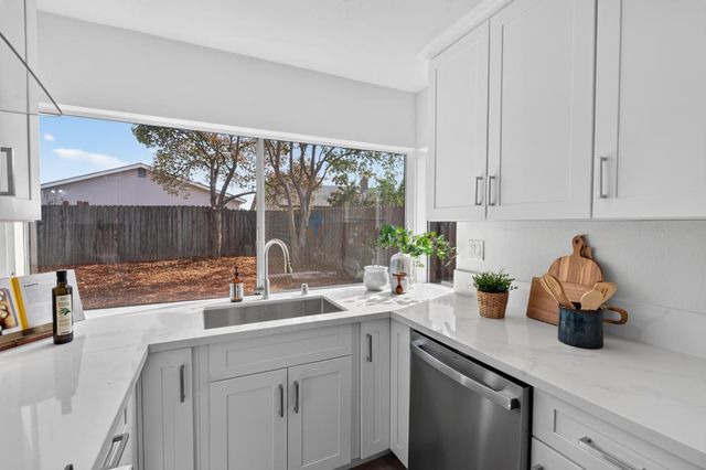 7828 Rockhurst Way, Sacramento, CA 95828