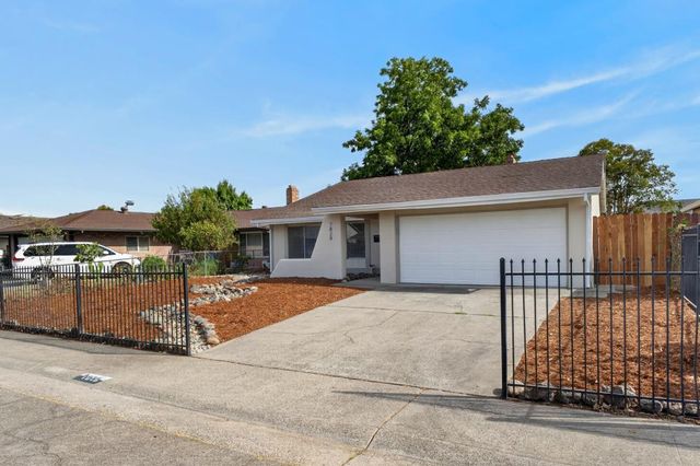 7828 Rockhurst Way, Sacramento, CA 95828