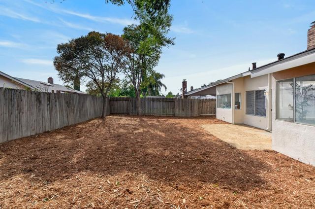 7828 Rockhurst Way, Sacramento, CA 95828