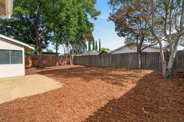 7828 Rockhurst Way, Sacramento, CA 95828