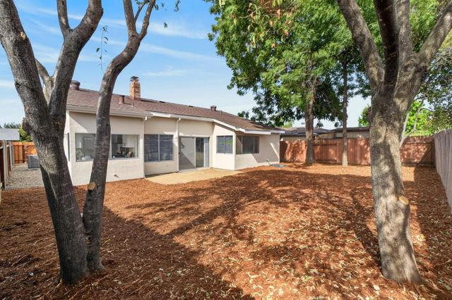 7828 Rockhurst Way, Sacramento, CA 95828