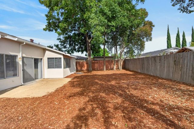 7828 Rockhurst Way, Sacramento, CA 95828