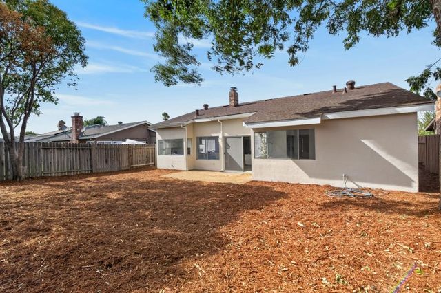 7828 Rockhurst Way, Sacramento, CA 95828