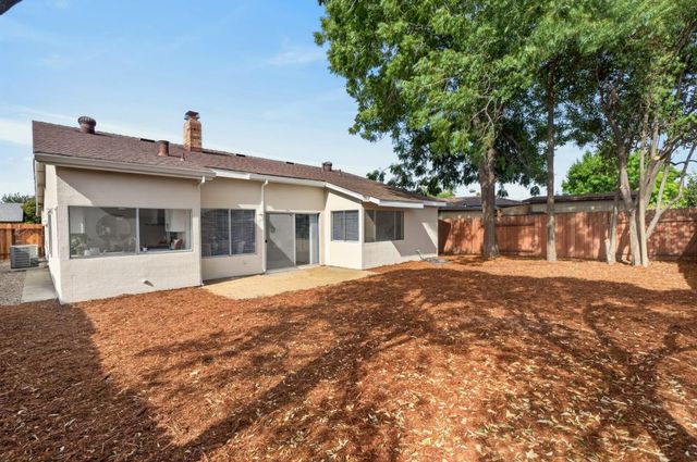 7828 Rockhurst Way, Sacramento, CA 95828