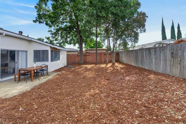 7828 Rockhurst Way, Sacramento, CA 95828