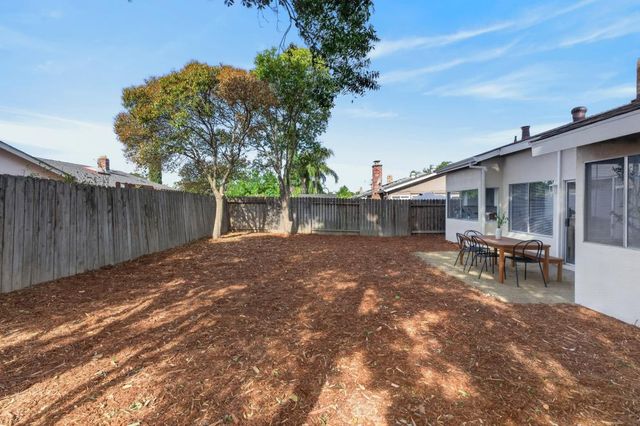 7828 Rockhurst Way, Sacramento, CA 95828