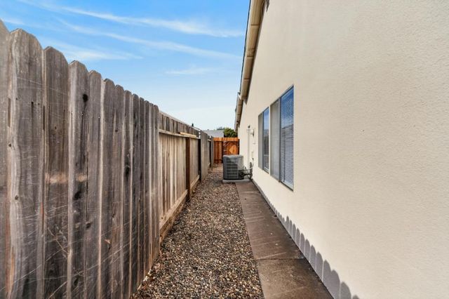 7828 Rockhurst Way, Sacramento, CA 95828