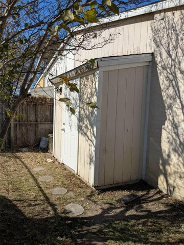 427 Pogue Street, Cedar Hill, TX 75104