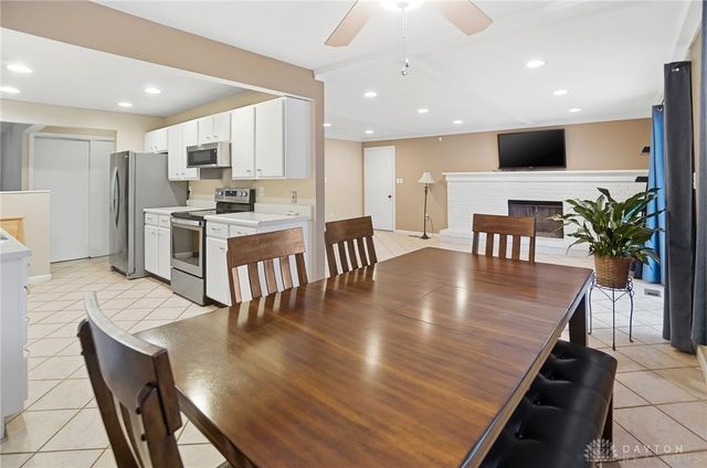 2000 Meadowside Lane, Dayton, OH 45458