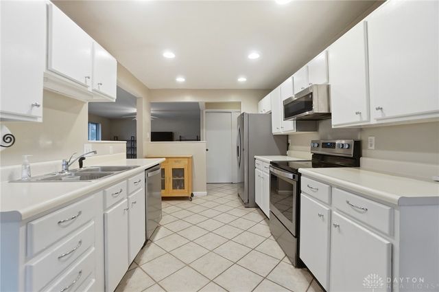 2000 Meadowside Lane, Dayton, OH 45458