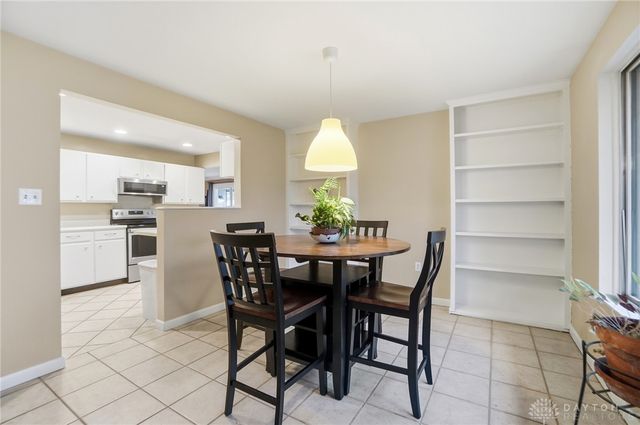 2000 Meadowside Lane, Dayton, OH 45458