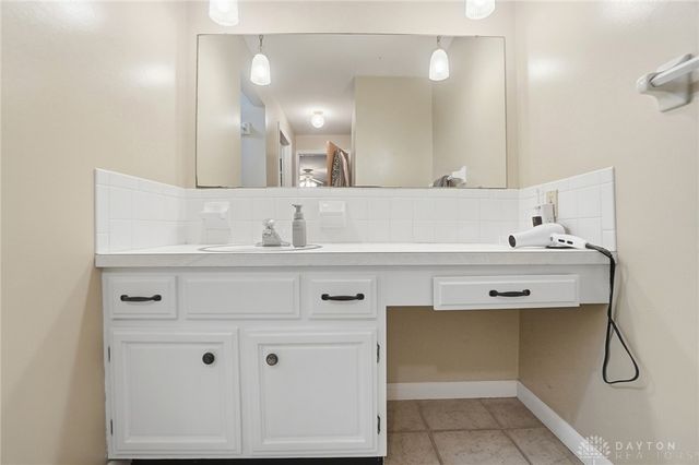 2000 Meadowside Lane, Dayton, OH 45458