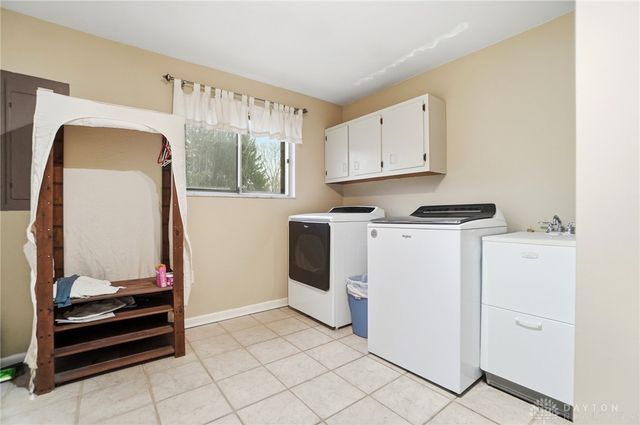 2000 Meadowside Lane, Dayton, OH 45458