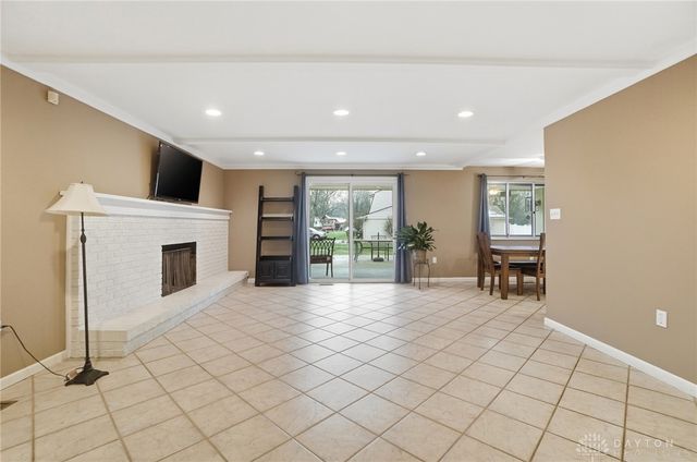 2000 Meadowside Lane, Dayton, OH 45458