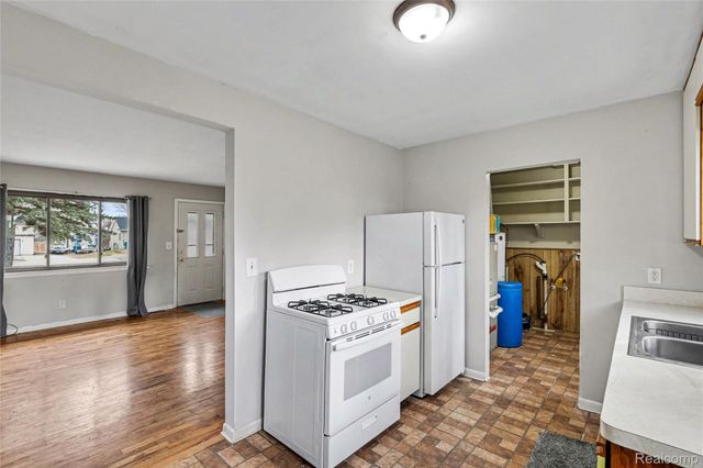 2423 N Long Lake Road, Fenton Charter Township, MI 48430