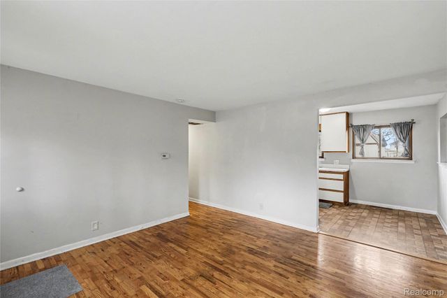 2423 N Long Lake Road, Fenton Charter Township, MI 48430