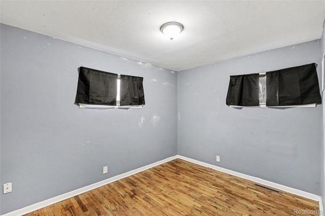 2423 N Long Lake Road, Fenton Charter Township, MI 48430