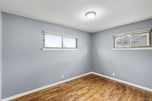 2423 N Long Lake Road, Fenton Charter Township, MI 48430