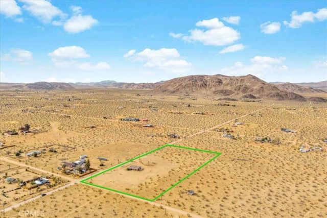 59724 Stearman Road, Landers, CA 92285