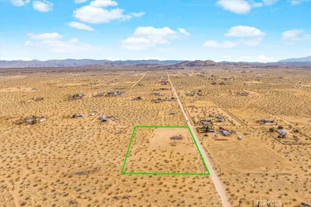 59724 Stearman Road, Landers, CA 92285