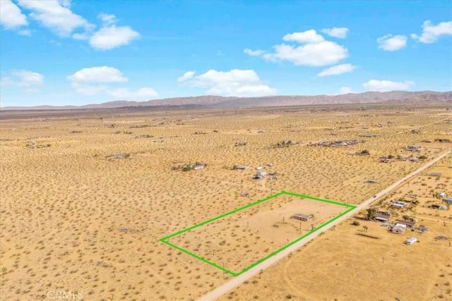 59724 Stearman Road, Landers, CA 92285