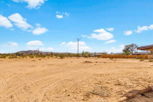 59724 Stearman Road, Landers, CA 92285